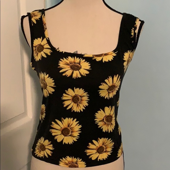 BLACK SUNFLOWER PRINT FORM FITTING TANK TOP - Picture 4 of 11